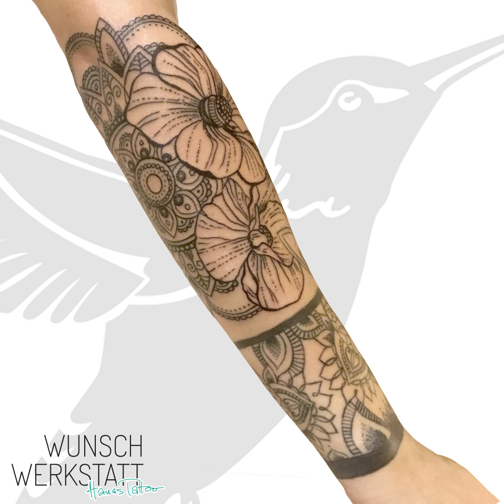 Mandala Tattoo Unterarm Dotwork Blumen Henna