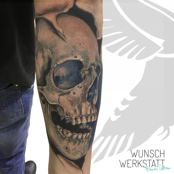 Schädel Tattoo dreidimensional 3D Unterarm