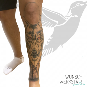 unfertiges Tattoo von Hana aus Ihrer Wunschwerkstatt. Ein Wolf mit Wald auf dem Schienbein