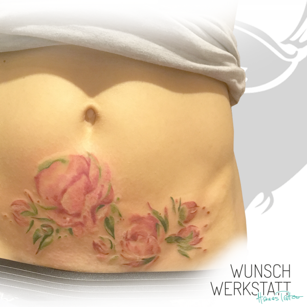 Rosen-Tattoo von Wunschwerkstatt auf Bauch