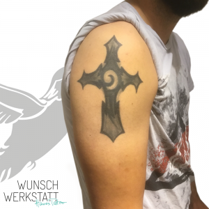 Hanas Wunschwerkstatt Cover Up Oberarm Kreuz zu Maori