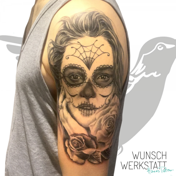 Hanas Wunschwerkstatt Tattoo Oberarm tote Frau de la muerte