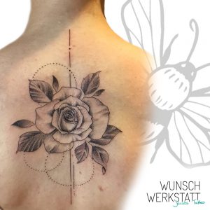 Rose und Geometrie Rücken Tattoo Jacob Wunschwerkstatt Würzburg Tattoo