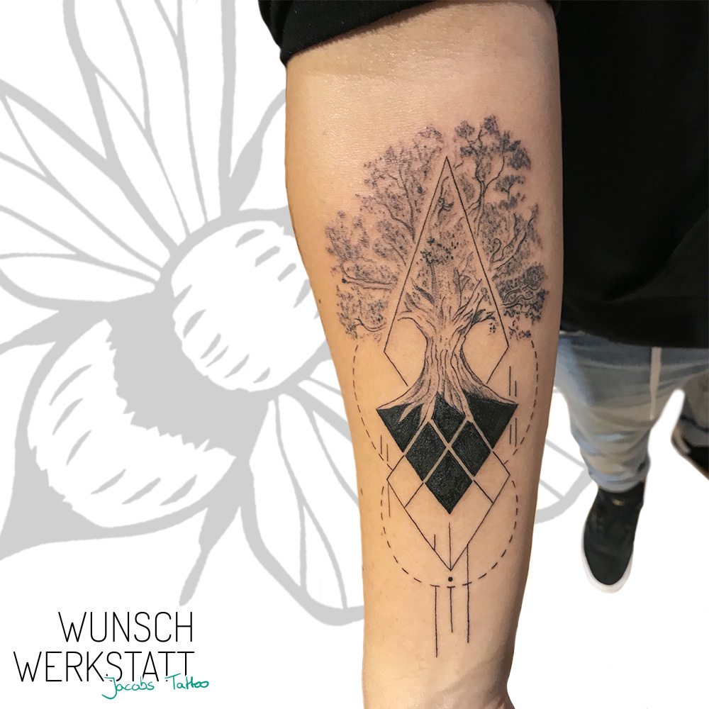 Tattoo Wuerzburg Jacob Wunschwerkstatt Geometrie & Baum